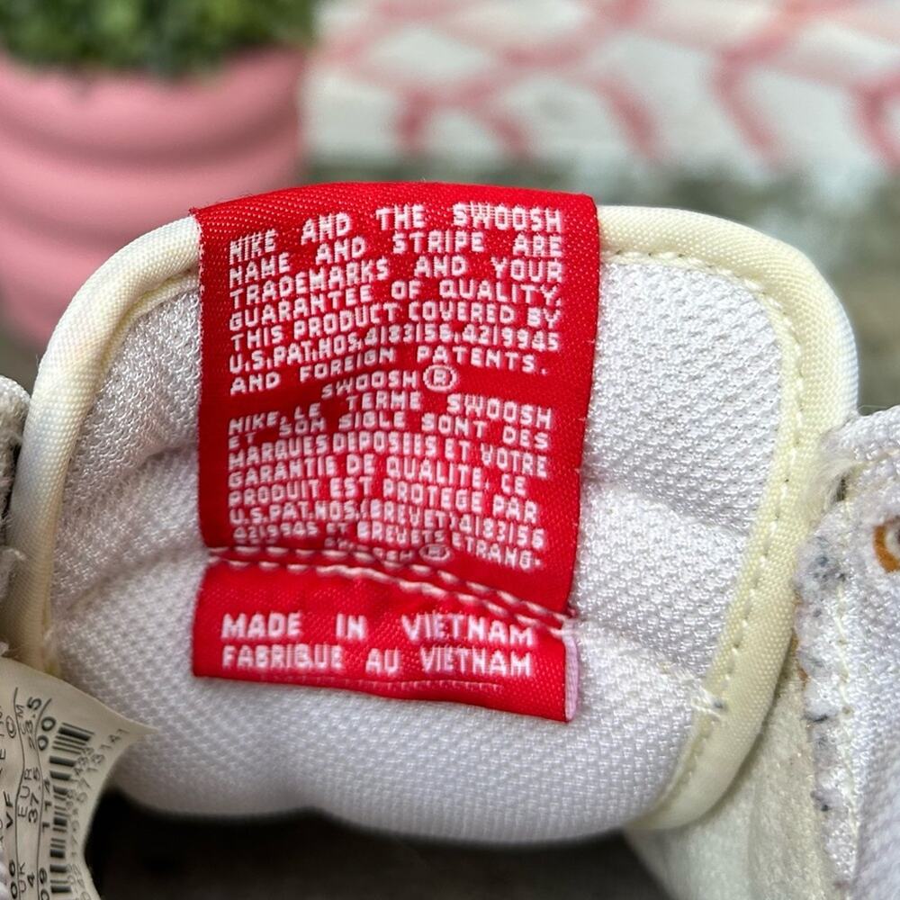 VINTAGE Nike Airforce 1 Low Premium Varsity Red / White Suede Women's 6.5 - Picture 7 of 8